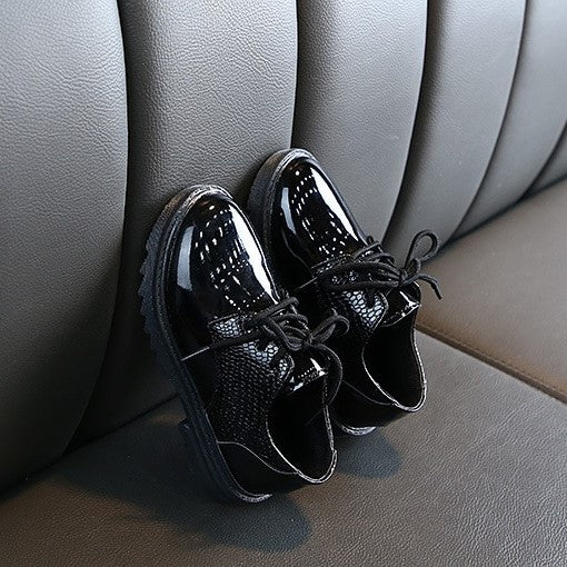 Patent lace-up round toe black shoes